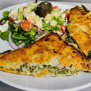 Spanakopita w/greek salad