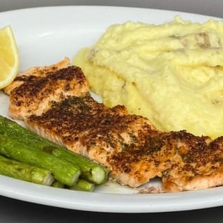 Grilled Salmon w/garlic Butter